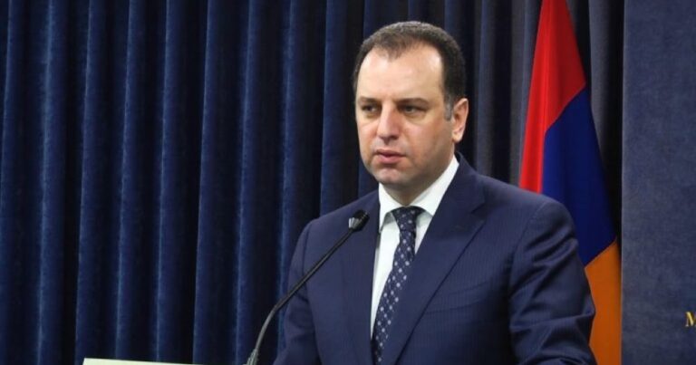 Ermənistanın keçmiş müdafiə nazirinə qarşı ittiham aktı təsdiq edilib Ermənistanın keçmiş müdafiə nazirinə qarşı ittiham aktı təsdiq edilib