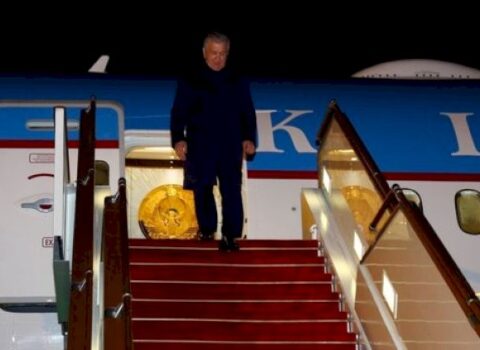 Şavkat Mirziyoyev Azərbaycana işgüzar səfərə gəldi