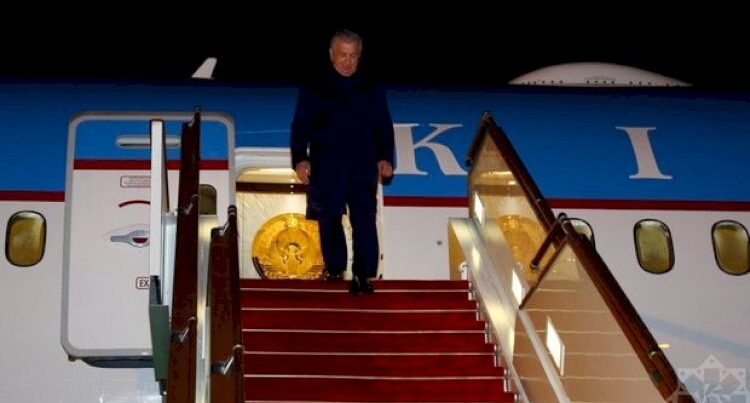Şavkat Mirziyoyev Azərbaycana işgüzar səfərə gəldi Şavkat Mirziyoyev Azərbaycana işgüzar səfərə gəldi