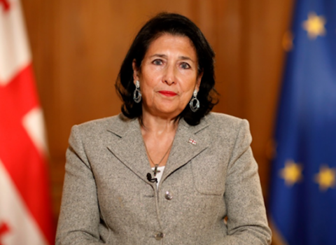 Zurabişvili icazəsiz Fransaya getdi