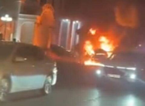 Bakıda minik avtomobili yandı – VİDEO