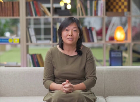 Milyarder qadın: “Qızlar əvvəlcə ayaqüstə durmağı bacarsın, sonra ərə gedərlər”