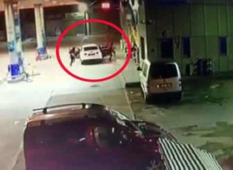 Azərbaycanlı aparıcı polisin küçədə cinayətkarı yaxalaması anını kameraya çəkdi – ANBAAN VİDEO
