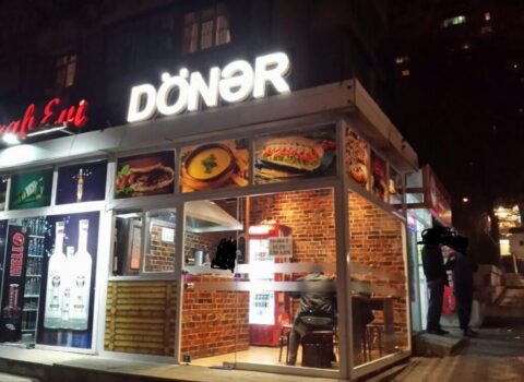 Ad günündə dönər yeməyə gedən məktəblilər dəhşət yaşadı – İkisi öldü