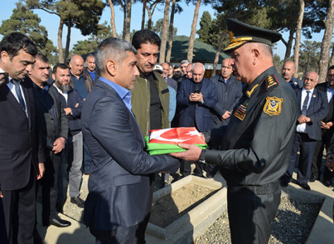 Kərim Vəliyev general-mayorun dəfnində – FOTO