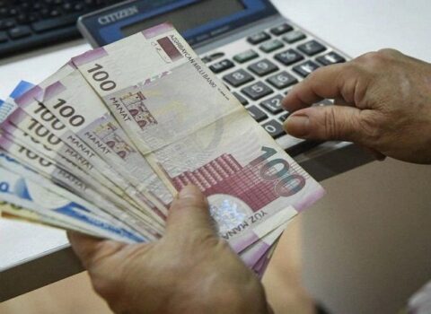 Pensiyaçılara 232 manat, uşaqlara 246 manat – Yeni QANUN