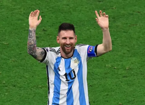 Messi aparıcı ilə eşq yaşayır? – FOTOLAR