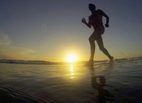 Çılpaq həyat tərzini təbliğ edən otel satışa çıxarıldı