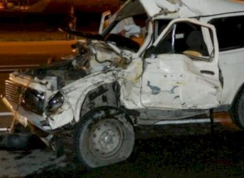 Biləsuvarda NİVA “KamAz”la toqquşdu