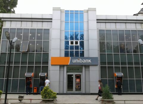 “Kreditim olmadığı halda “Unibank” 400 manat borc yazıb”