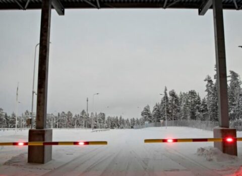 Finlandiya Rusiya ilə sərhədləri bağladı