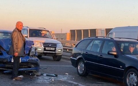 Mərdəkan yolunda qəza: xəsarət alanlar var