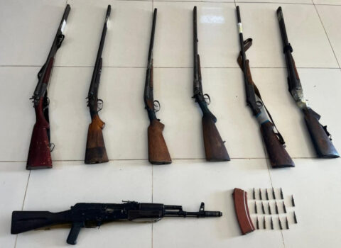 Vətəndaşlardan 2 avtomat, 3 qumbara 14 tüfəng götürüldü
