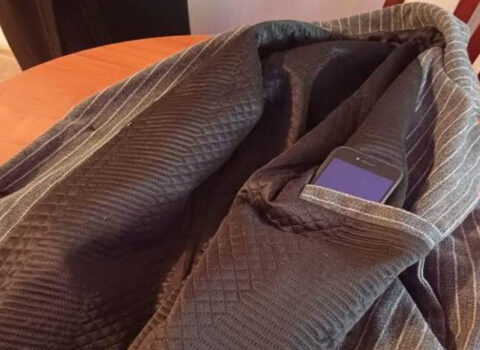 Ana həbsdə olan oğluna telefon ötürmək istədi yaxalandı