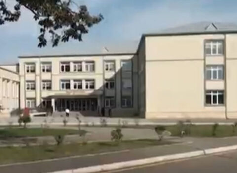 Yeni istifadəyə verilən məktəb binasında çatlar yarandı – VİDEO