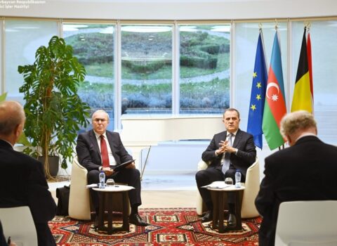 Ceyhun Bayramov Brüsseldə media və aparıcı beyin mərkəzlərinin nümayəndələri ilə görüşdü