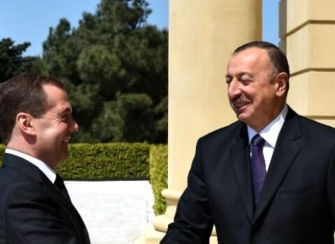 Dmitri Medvedev İlham Əliyevi təbrik etdi