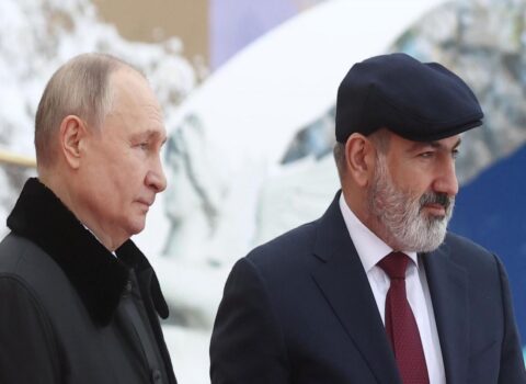Paşinyan danışmaq istəmədi, Putin əsəbi halda əli ilə… – Sankt-Peterbruqda MARAQLI ANLAR