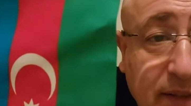 Yəhudi bloger Azərbaycan bayrağı ilə İrəvanda – Ermənilər şokda