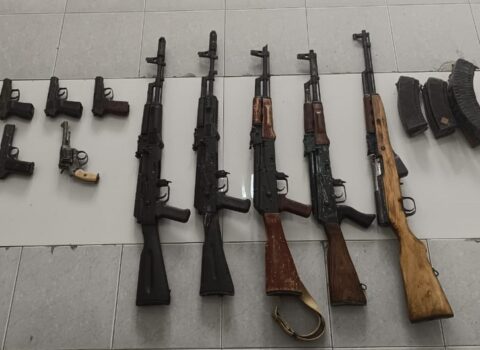 Laçında 4 avtomat, 5 tapança aşkarlandı
