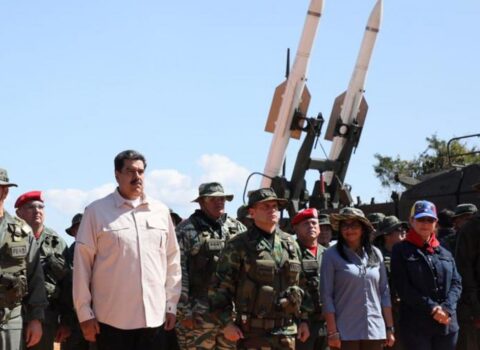 Venesuela Karib dənizinin şərqində hərbi təlimlərə başladı
