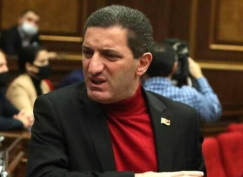 Sahibsiz itlər keçmiş erməni deputata  hücum etdi