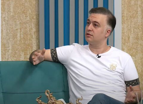 “Camaata ağıl öyrədir, özü “atanşikdir” – Hüseyn aparıcıya söz atdı