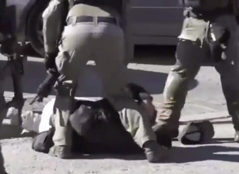 İsrail təhlükəsizlik qüvvələri türk fotomüxbiri döydü – VİDEO