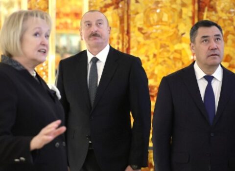 İlham Əliyev Sankt-Peterburqda “Yekaterina sarayı” ilə tanış oldu – FOTOLAR