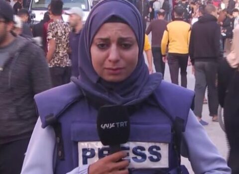 Canlı yayım zamanı TRT müxbirinin evi bombalandı – VİDEO