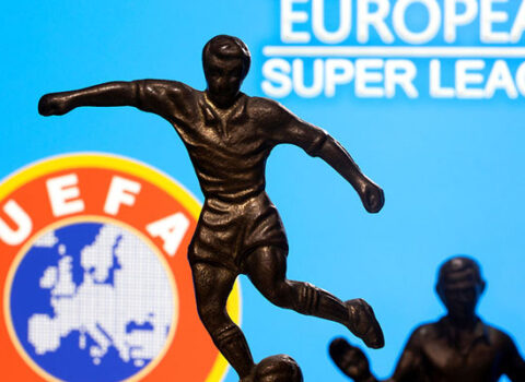 UEFA Ukrayna Futbol Federasiyasını cəzalandırdı