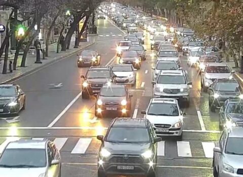 Bakının bir sıra küçə və prospektlərində tıxac yaranıb – SİYAHI