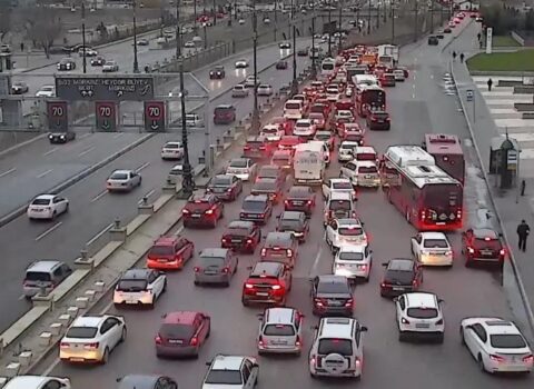 Bakının bir sıra yollarında nəqliyyatın sıxlığı yaranıb