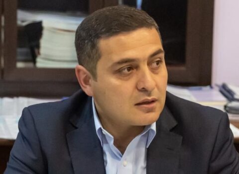 Soqomonyan: “Belə getsə, Ermənistanın ərazisi yalnız İrəvan olacaq”
