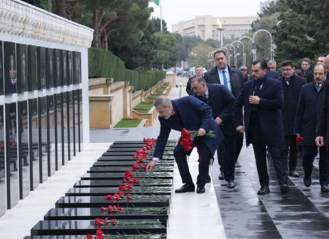 Hakan Fidan Şəhidlər xiyabanını ziyarət etdi – FOTOLAR
