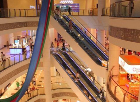 Azərbaycanda “mall”da qadınlar saçyolduya çıxdı – VİDEO