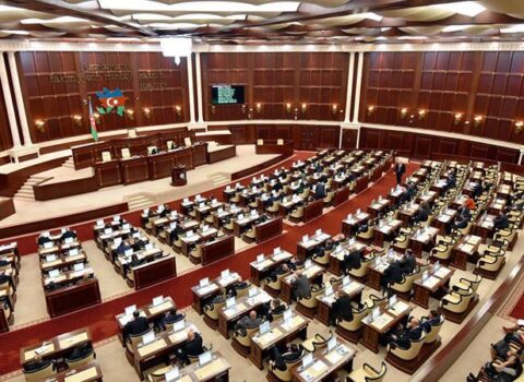 Deputatlar nə qədər pensiya alır? – AÇIQLAMA
