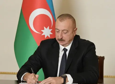 Prezident bu şəxsləri təltif etdi