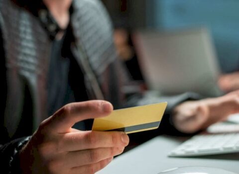 Gəncə sakininin bank kartından pul oğurlandı
