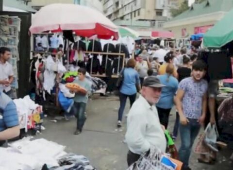 “Bu bazarda qaloşla balıq bir piştaxtadan satılır” – İqtisadçı