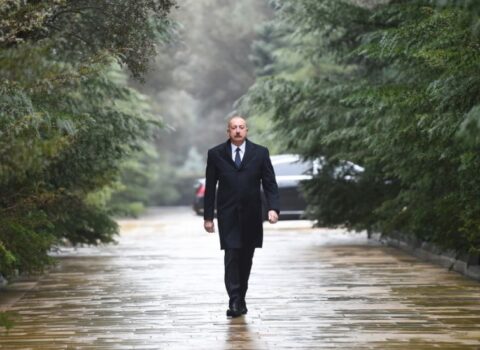 Prezident Ümummilli Lider Heydər Əliyevin məzarını ziyarət etdi – YENİLƏNDİ