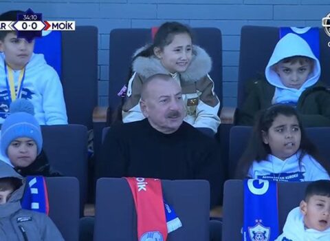 Prezident oyunu şəhid övladları ilə birgə izlədi – FOTO
