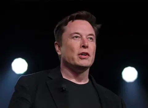 İlon Mask bunu da etdi – İnsan beyninə implant yerləşdirildi