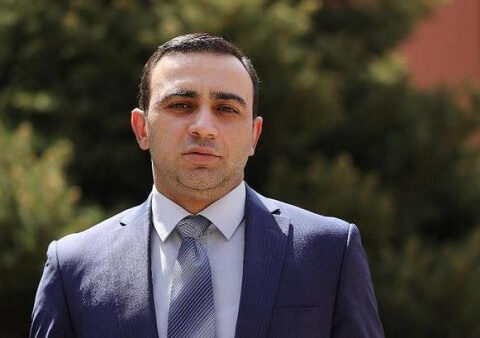 Çaxoyan: “Vətən bayraq yandırmaqla xilas olmur”