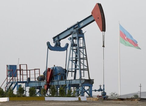Azərbaycan neftinin qiyməti 82 dolları ÖTDÜ