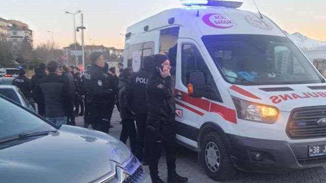 Futbol matçında çıxan davada iki futbolçu bıçaqlandı Futbol matçında çıxan davada iki futbolçu bıçaqlandı