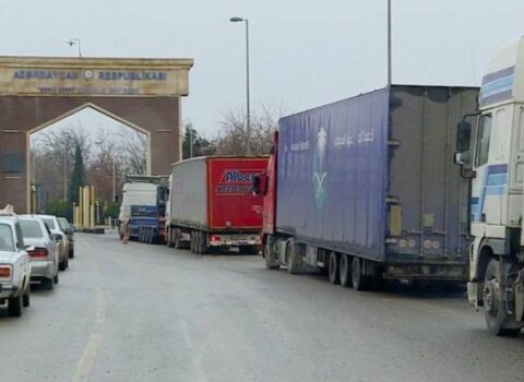 “Qırmızı Körpü”də 180 yük maşını növbə gözləyir – AYNA