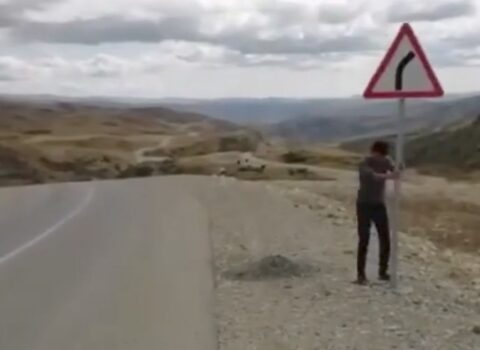 Yol nişanını sökdülər, polis araşdırma aparır – VİDEO
