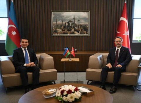 Hikmət Hacıyev Türkiyəyə getdi – Fəxrəddin Altunla görüşdü
