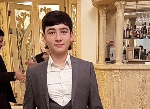 Valideyn: Görənlər deyir ki, bıçaqlanma məktəbin içərisində olub – VİDEO